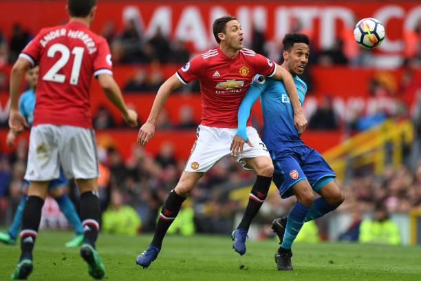 爾夫更多的 爾夫更多的